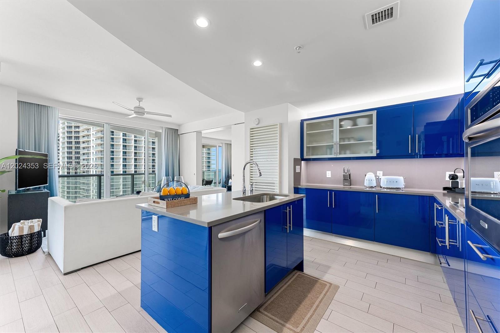 FORT LAUDERDALE RESIDENCE - Residential Lease