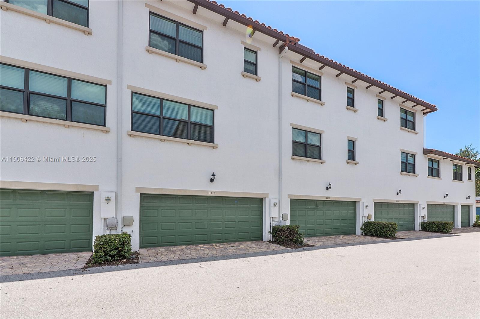 PEMBROKE LAKES SOUTH - Residential Lease