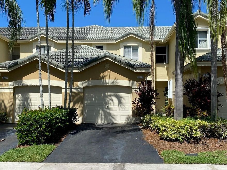 A great two-story townhouse is available for rent in the desirable city of Weston, Florida. This spacious property features a functional layout with 2 bedrooms and 2.5 bathrooms, providing ample space and comfort. 1 car garage and community pool.