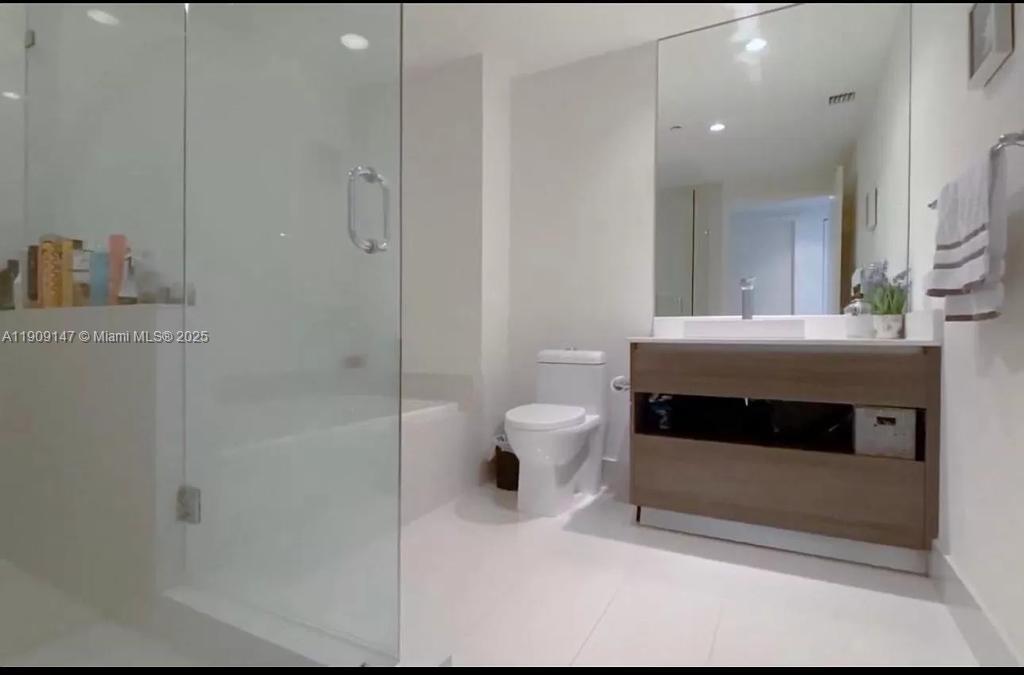 1100 MILLECENTO RESIDENCE - Residential Lease