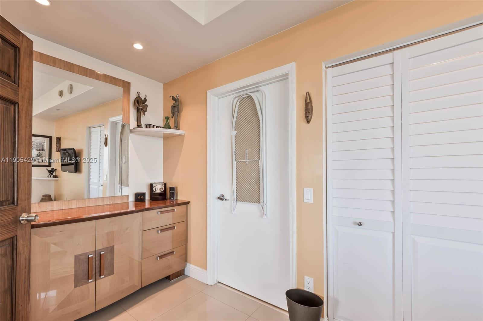 INFINITY AT BRICKELL COND - Residential