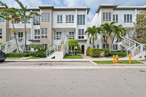 Photo of 10305 NW 63rd Ter #105, Doral, FL 33178 (MLS # A11995505)