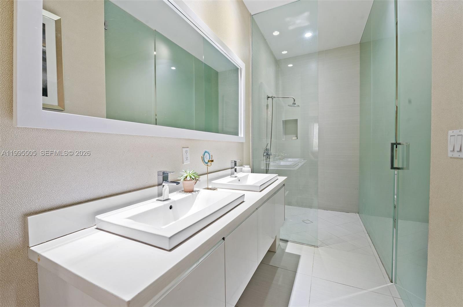 LANDMARK AT DORAL CONDO - Residential