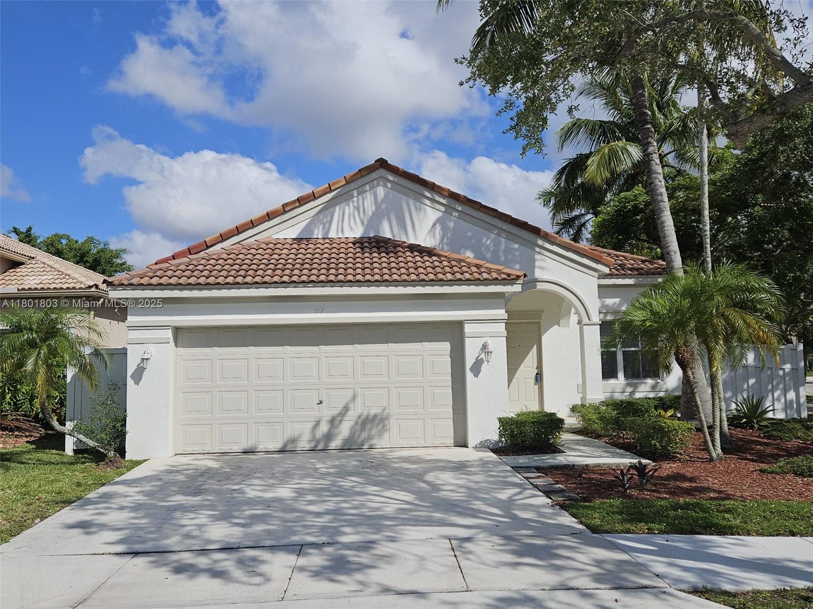 712 Juniper Ln 712, Weston, Broward County, Florida - 3 Bedrooms  
2 Bathrooms - 