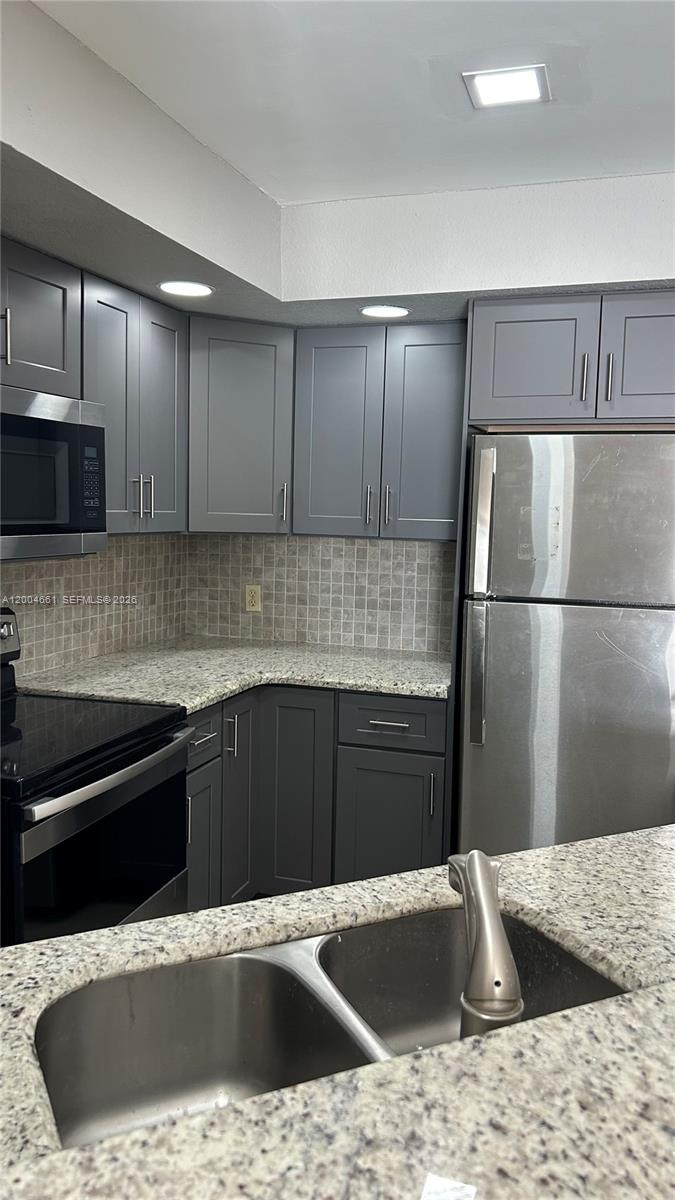 CORAL KEY CONDO - Residential Lease