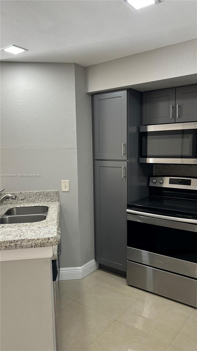 CORAL KEY CONDO - Residential Lease