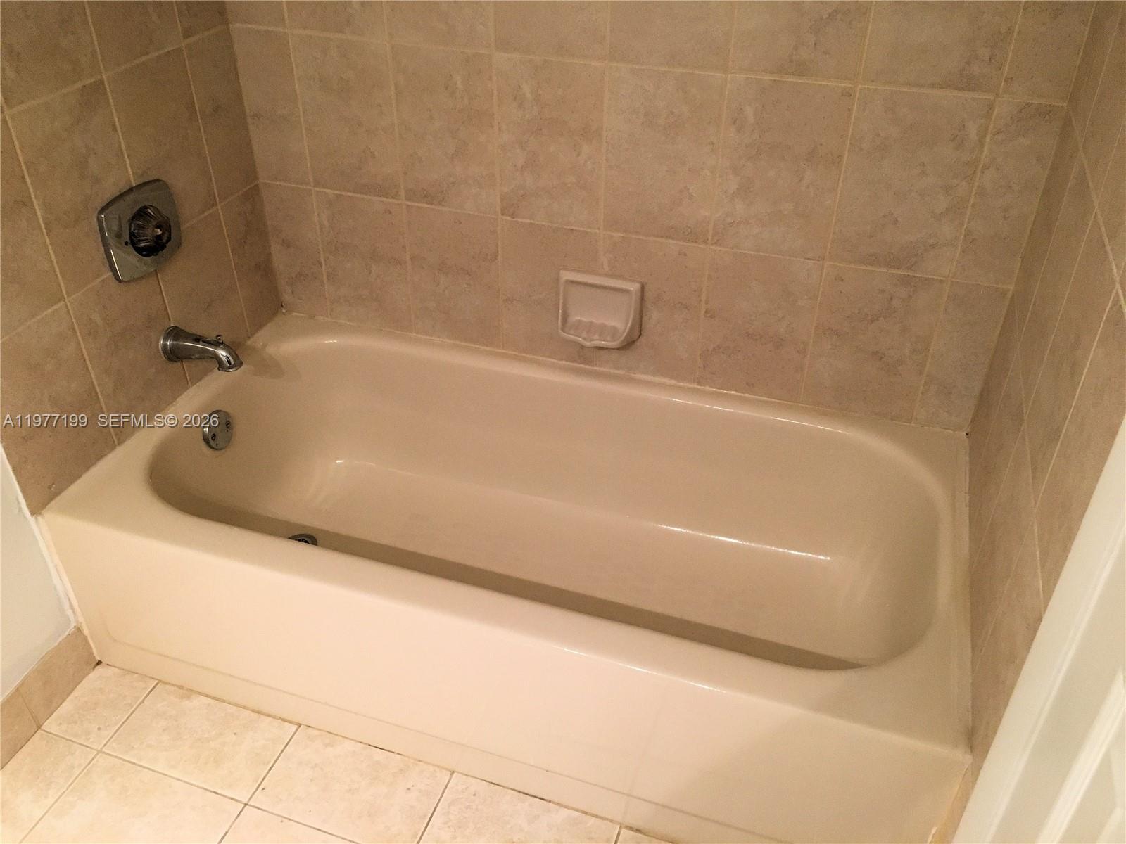 CLUB QUARTERS AT RAINTREE - Residential Lease