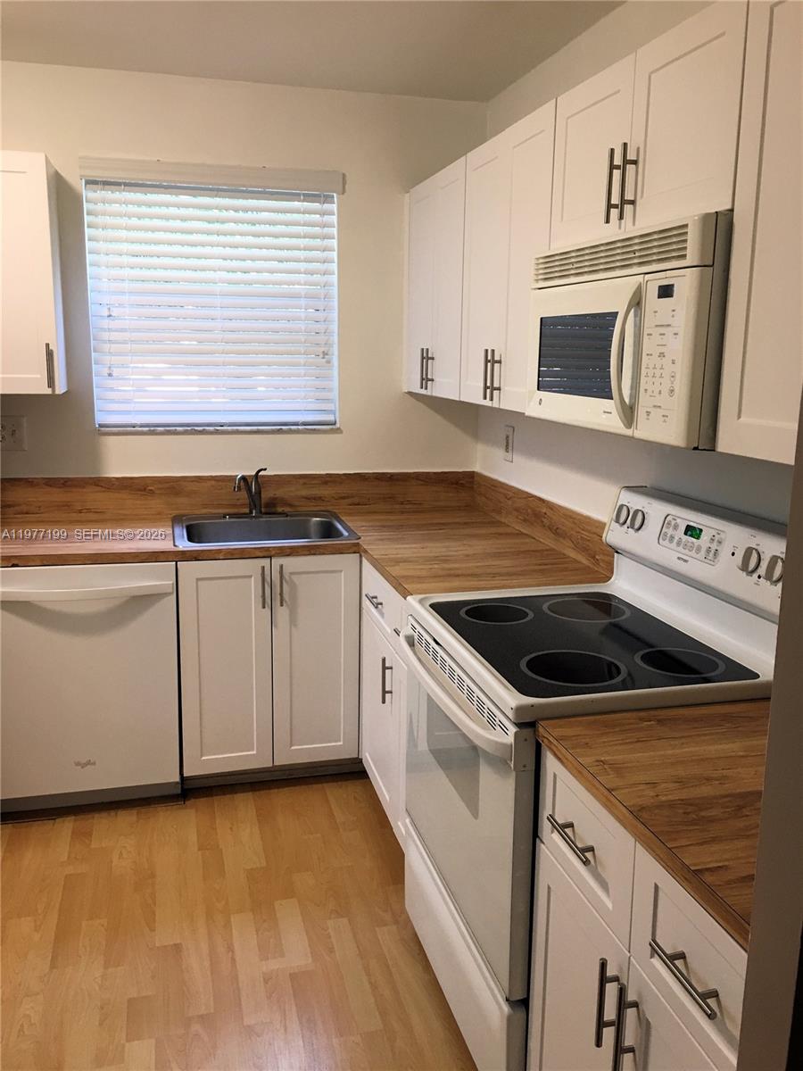 CLUB QUARTERS AT RAINTREE - Residential Lease