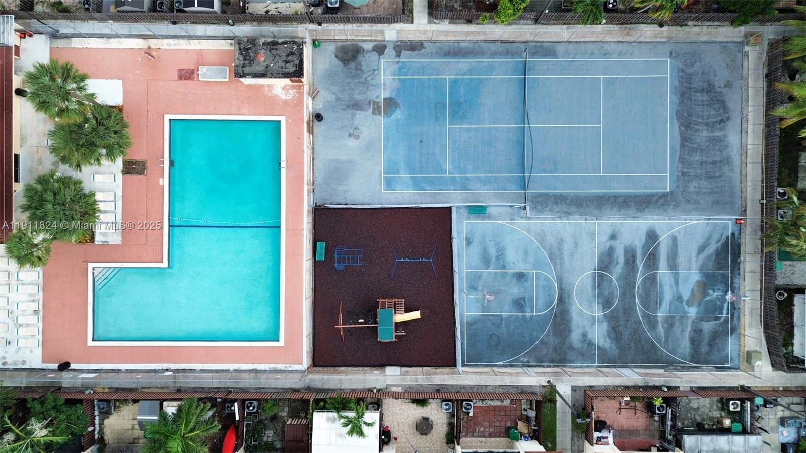 BRENTWOOD WEST TOWNHOUSES - Residential