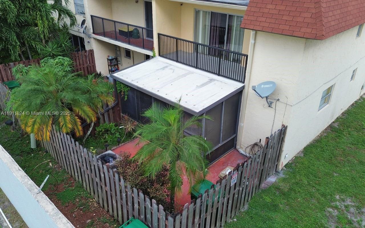 BRENTWOOD WEST TOWNHOUSES - Residential