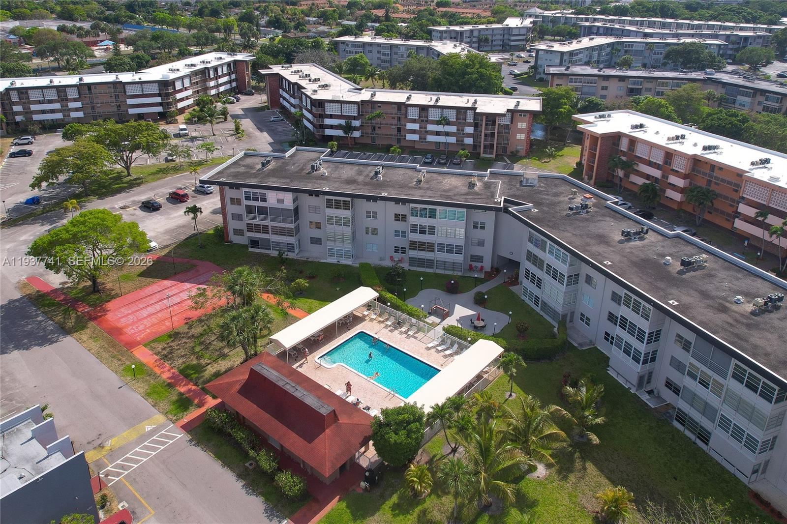 LAUDERDALE OAKS CONDO XIV - Residential