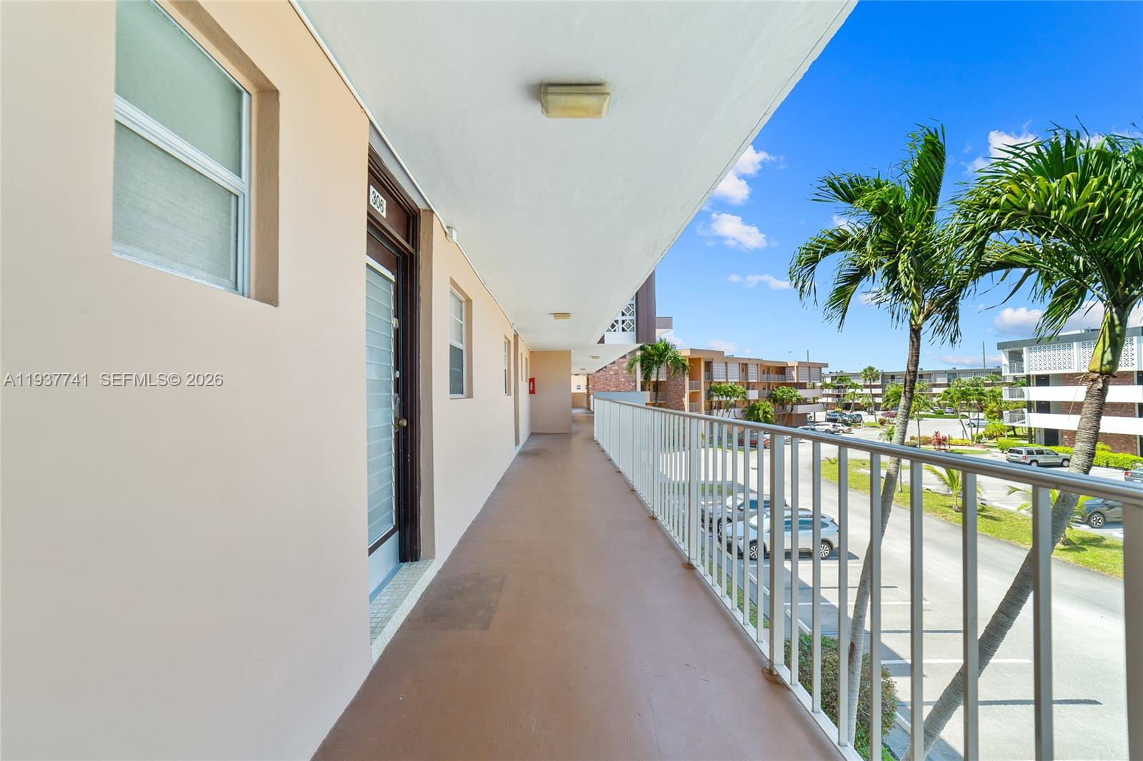 LAUDERDALE OAKS CONDO XIV - Residential