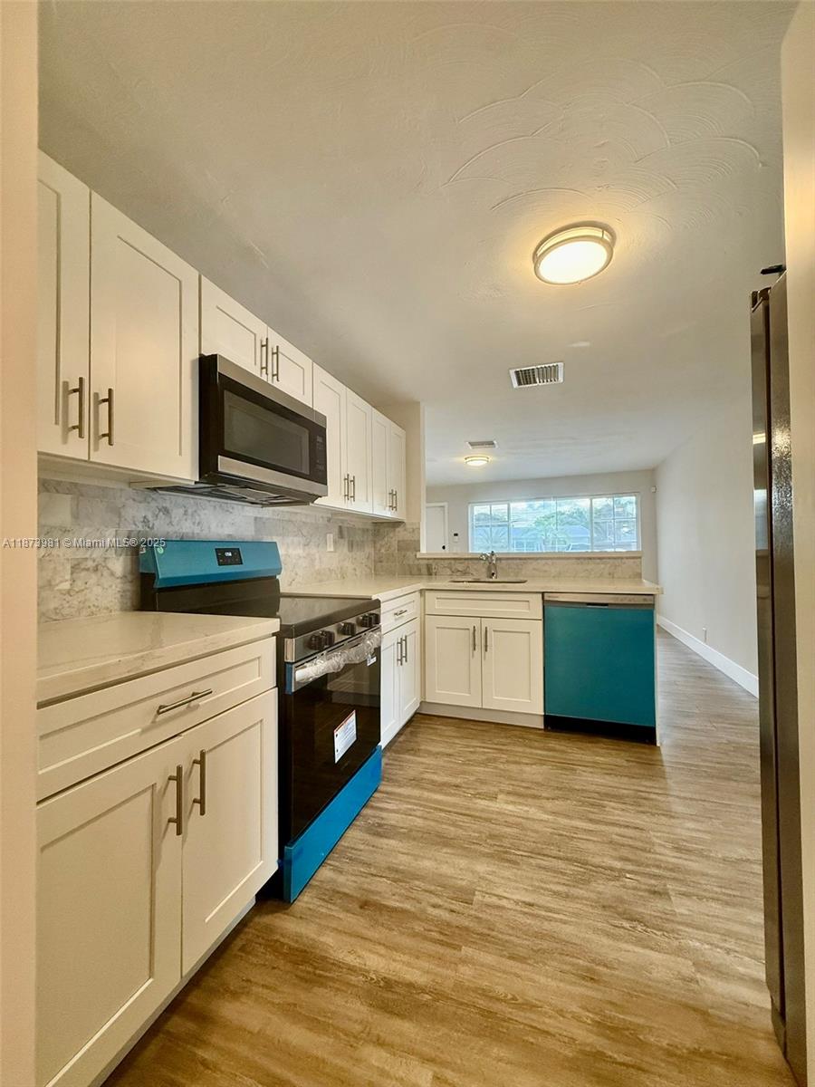 CRESTHAVEN NO 10 - Residential Lease