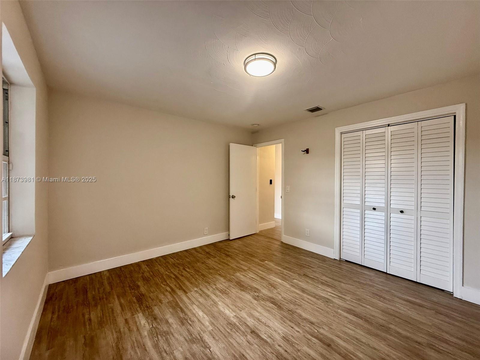 CRESTHAVEN NO 10 - Residential Lease