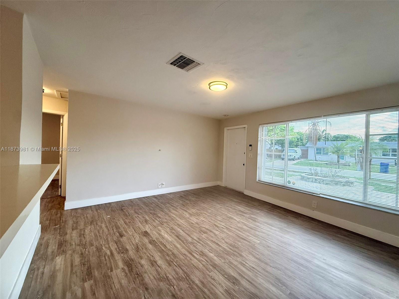 CRESTHAVEN NO 10 - Residential Lease