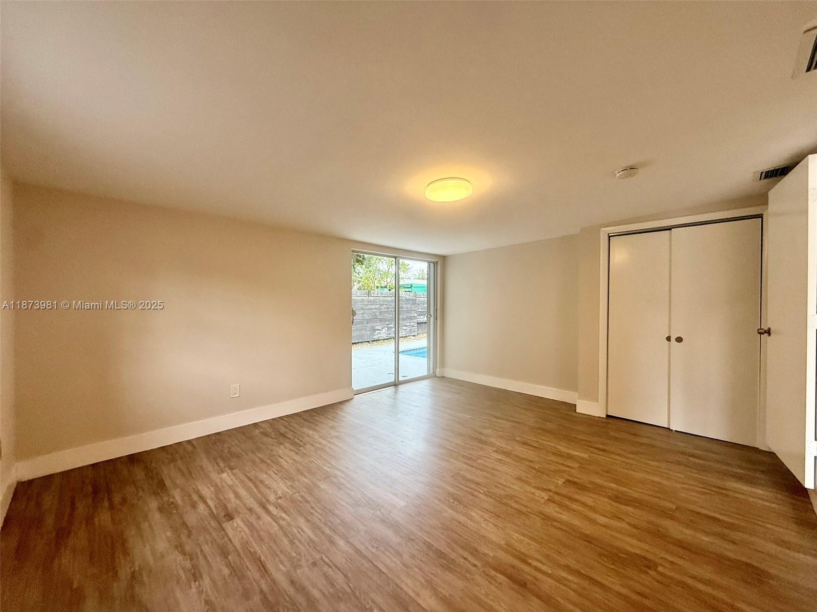 CRESTHAVEN NO 10 - Residential Lease