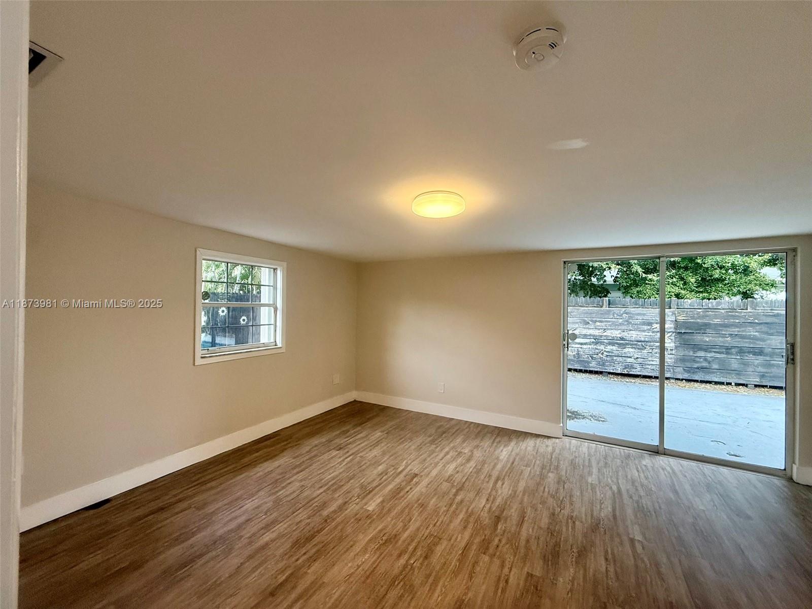 CRESTHAVEN NO 10 - Residential Lease