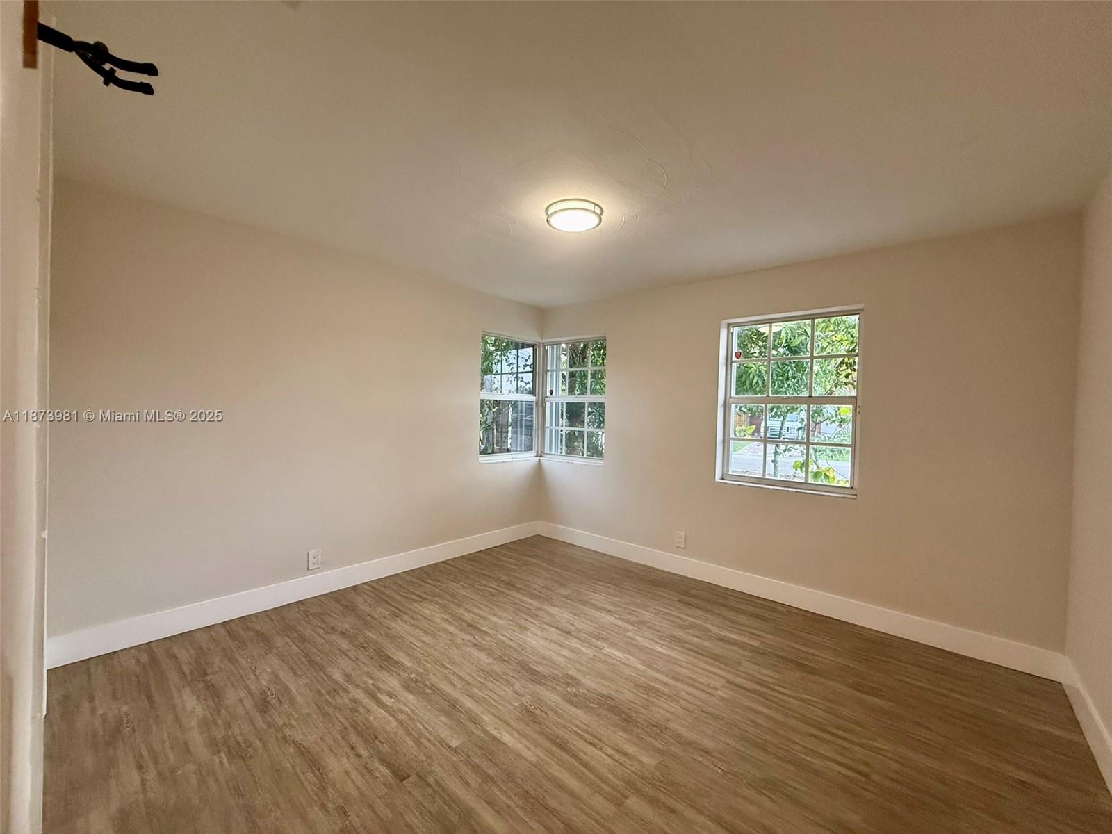 CRESTHAVEN NO 10 - Residential Lease