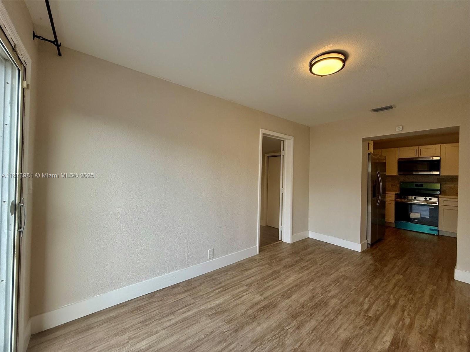 CRESTHAVEN NO 10 - Residential Lease