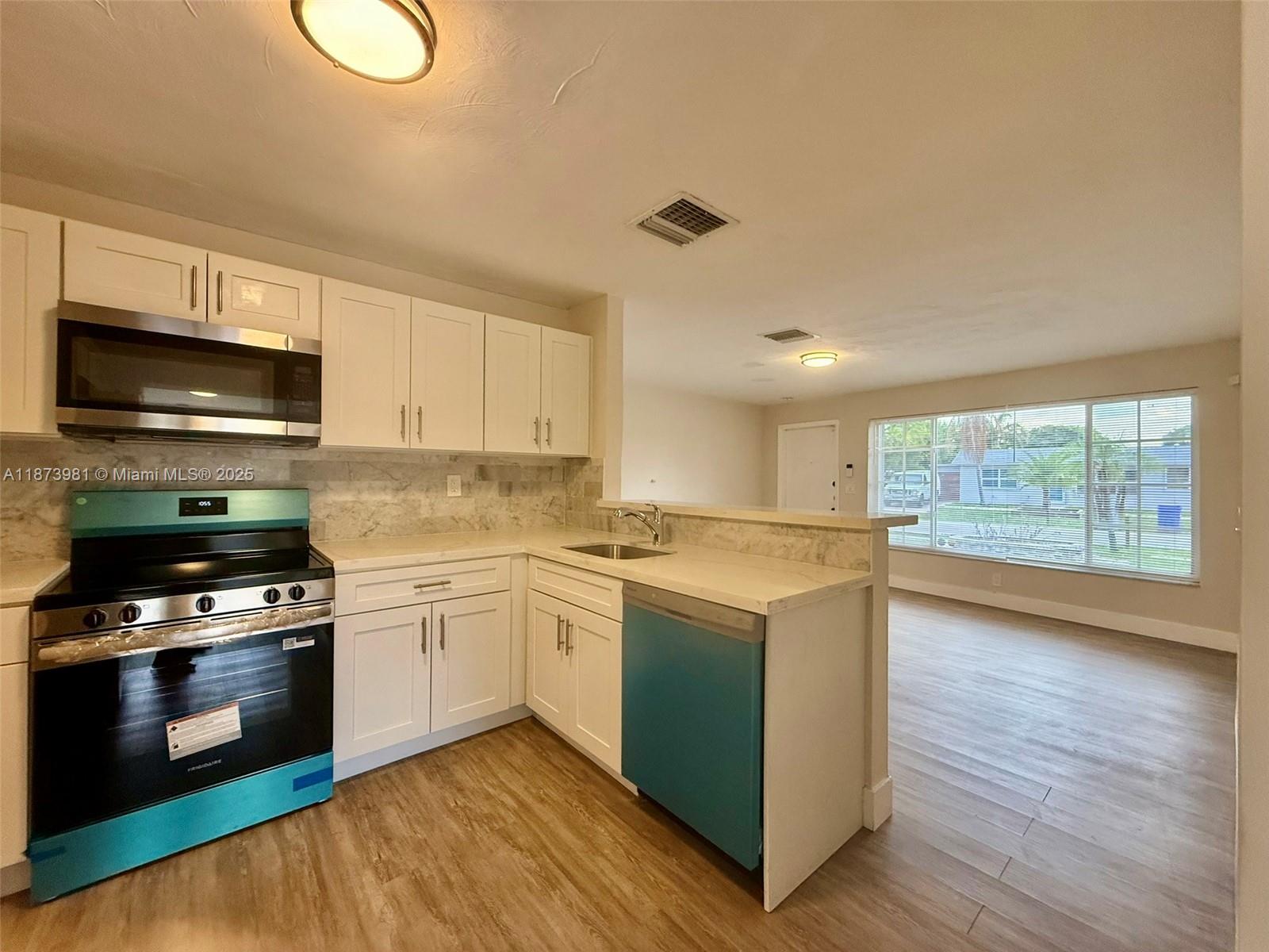 CRESTHAVEN NO 10 - Residential Lease