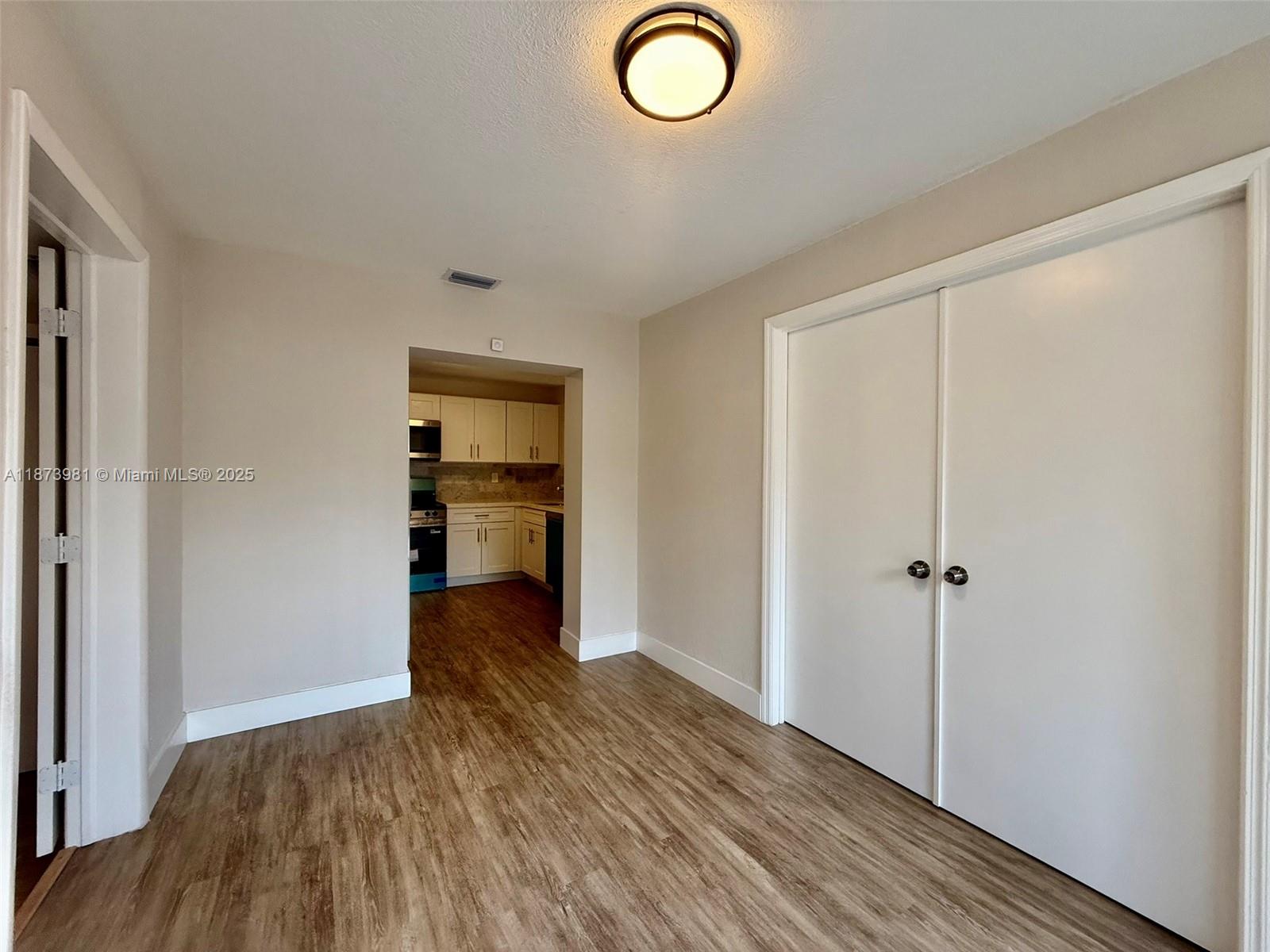 CRESTHAVEN NO 10 - Residential Lease