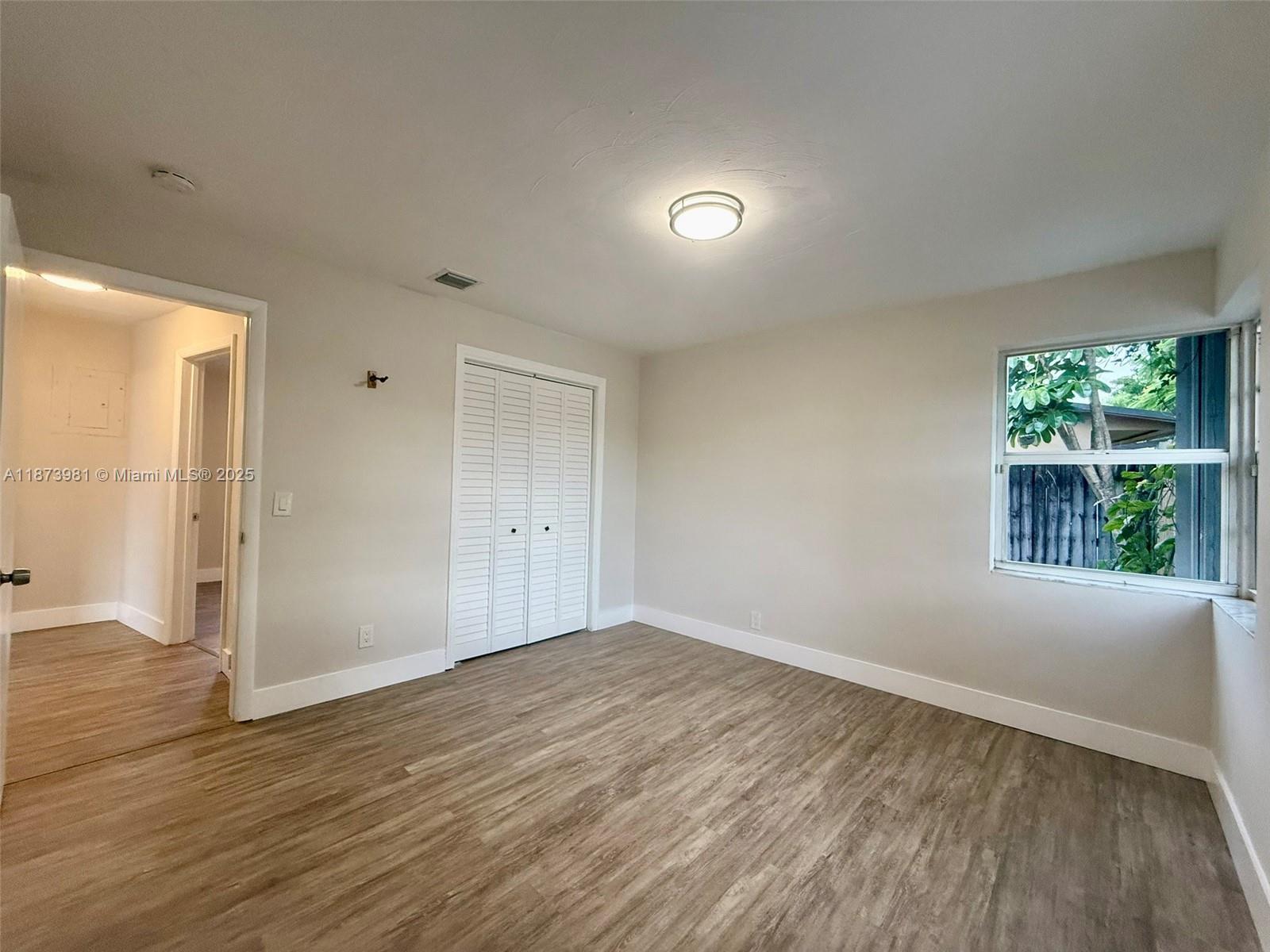 CRESTHAVEN NO 10 - Residential Lease