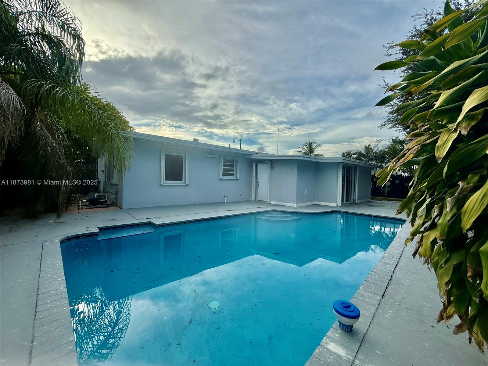 CRESTHAVEN NO 10 - Residential Lease