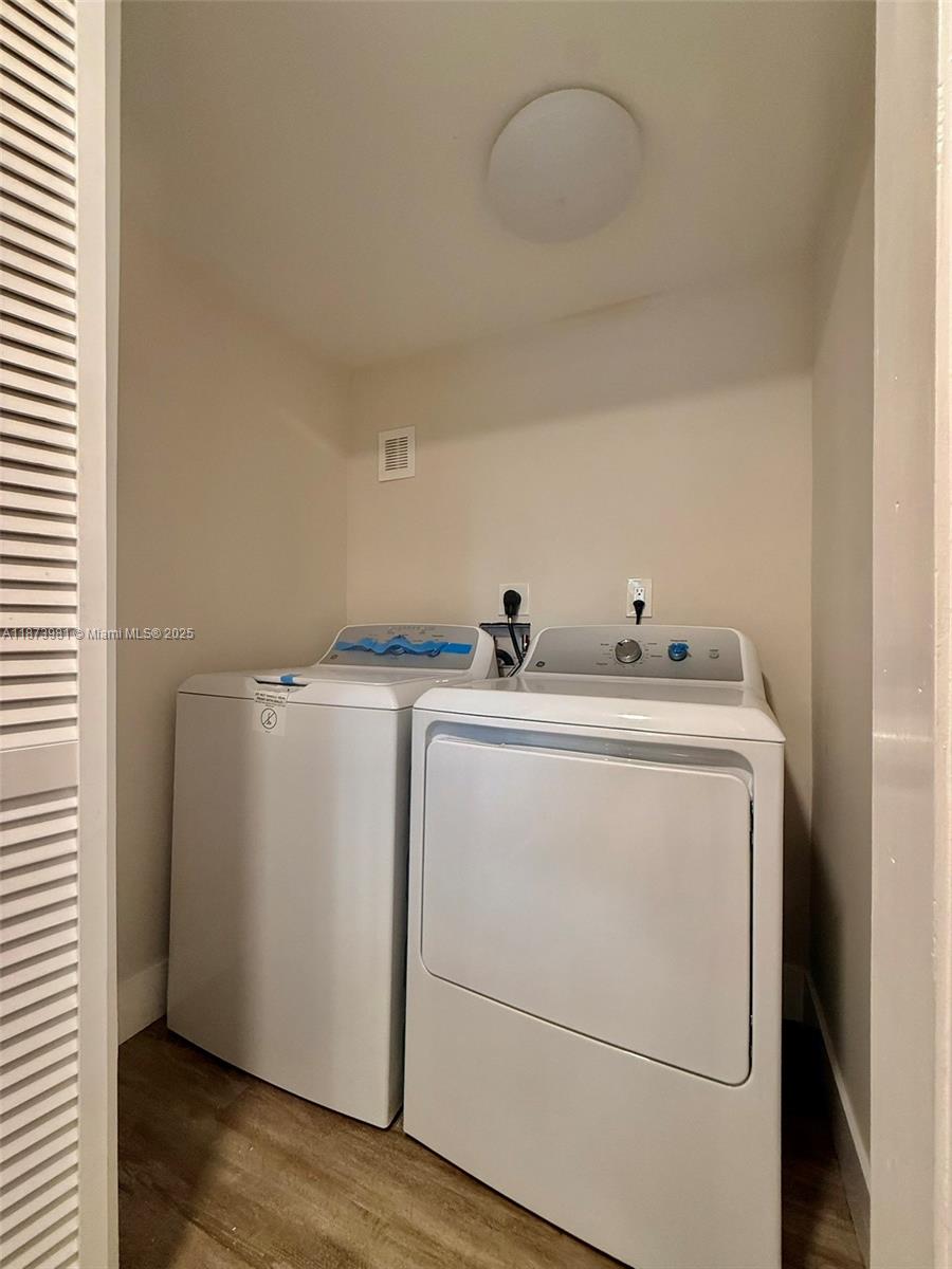 CRESTHAVEN NO 10 - Residential Lease