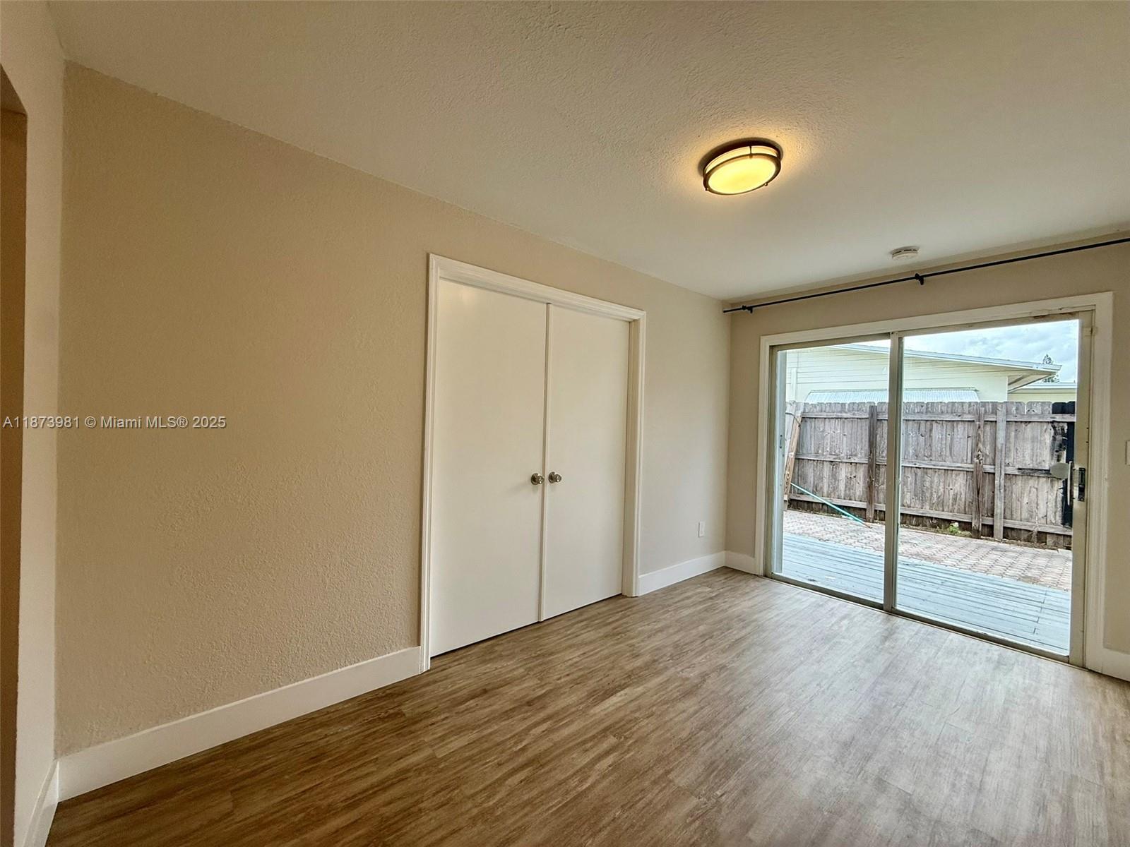 CRESTHAVEN NO 10 - Residential Lease