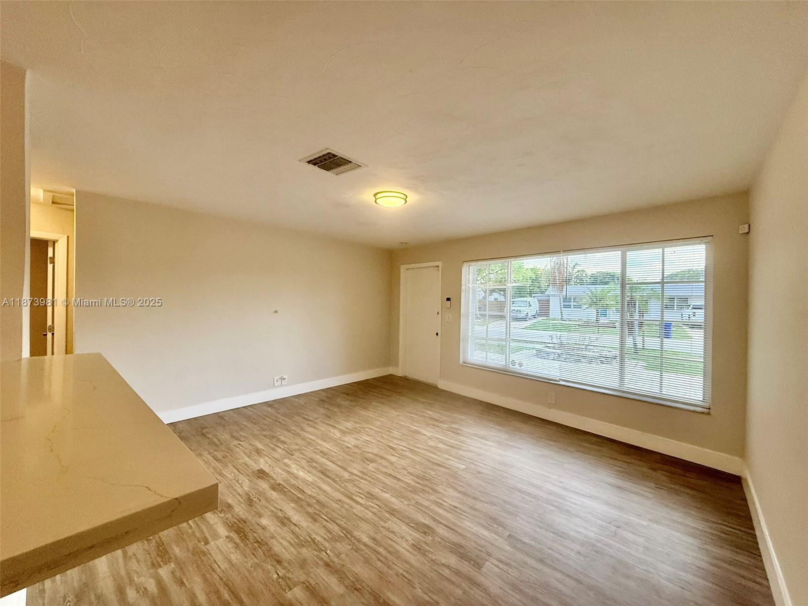 CRESTHAVEN NO 10 - Residential Lease