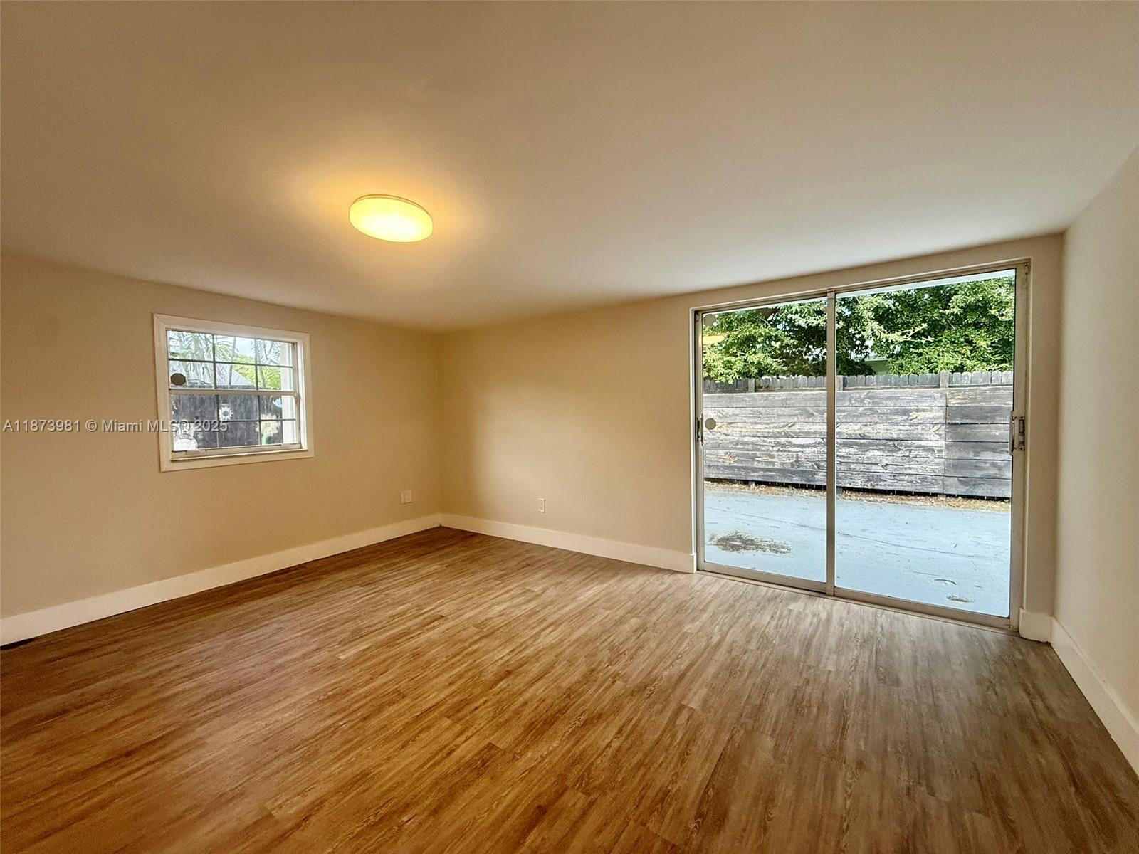 CRESTHAVEN NO 10 - Residential Lease