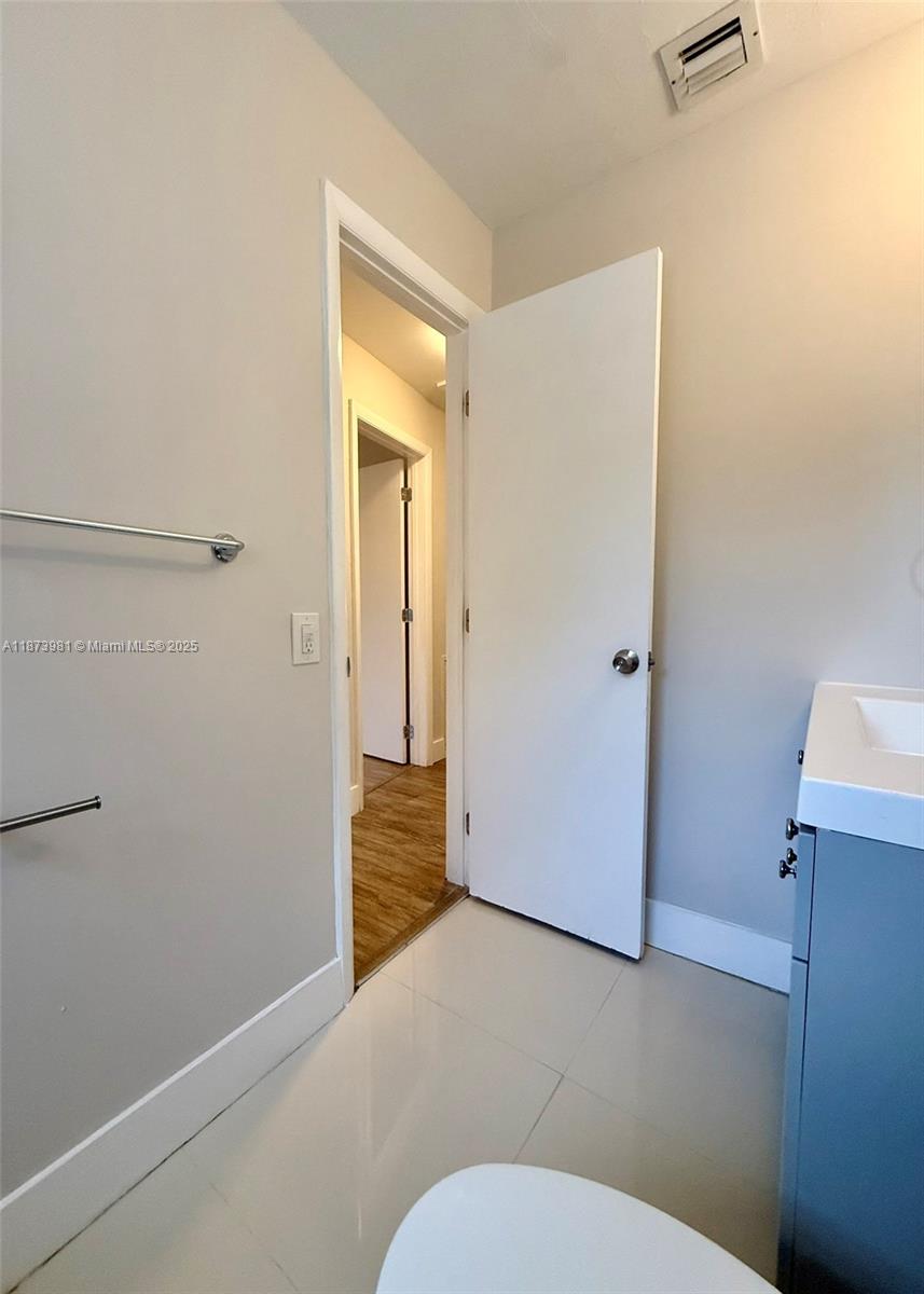 CRESTHAVEN NO 10 - Residential Lease