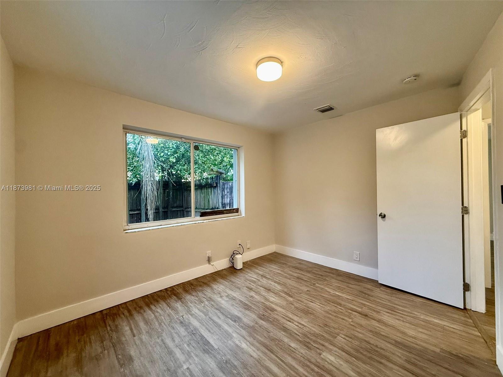 CRESTHAVEN NO 10 - Residential Lease