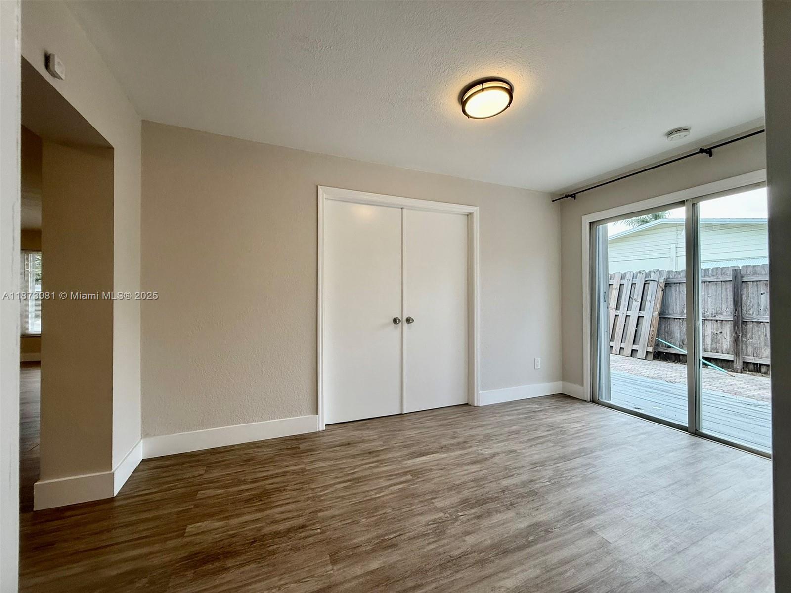 CRESTHAVEN NO 10 - Residential Lease