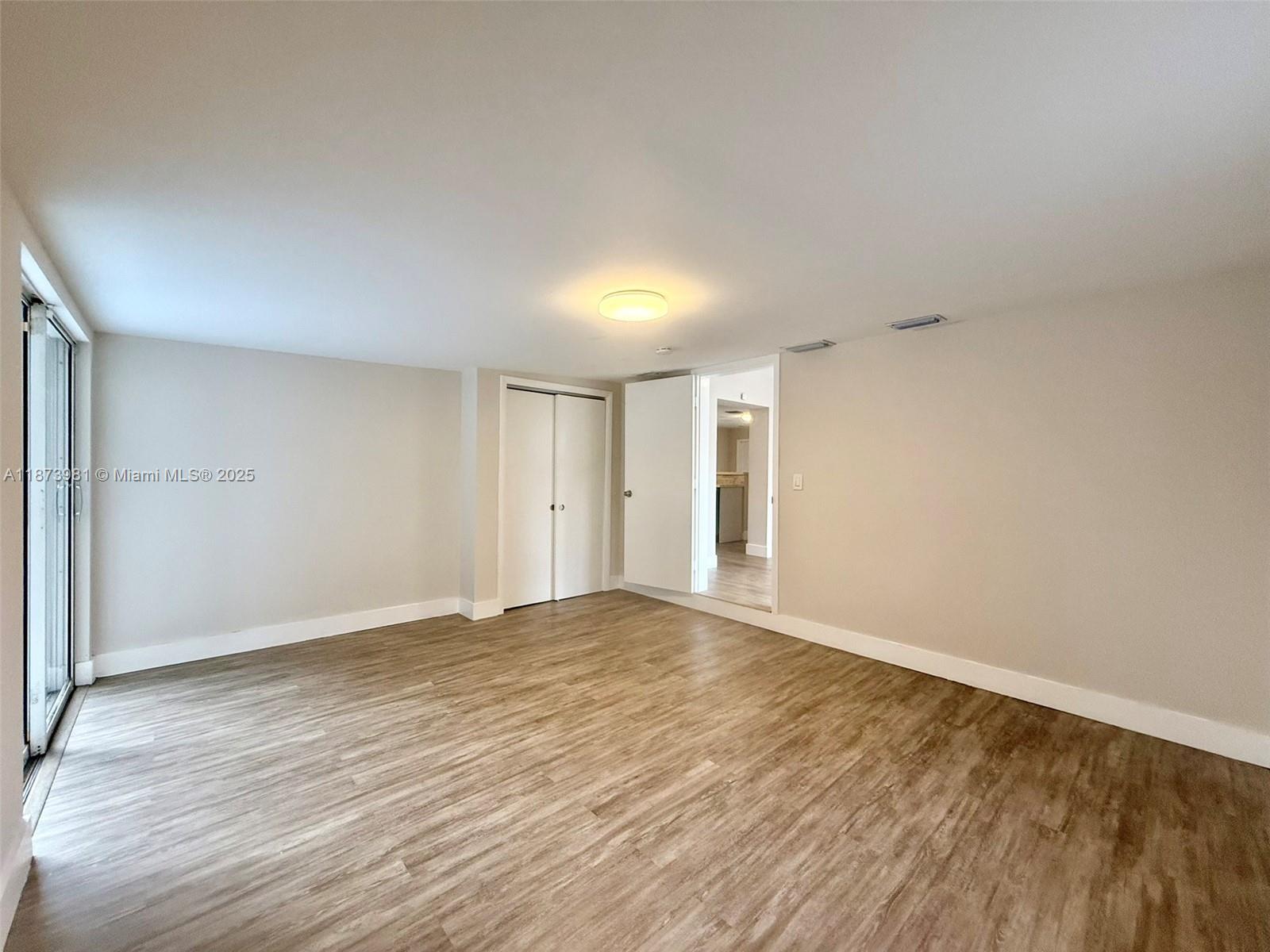 CRESTHAVEN NO 10 - Residential Lease