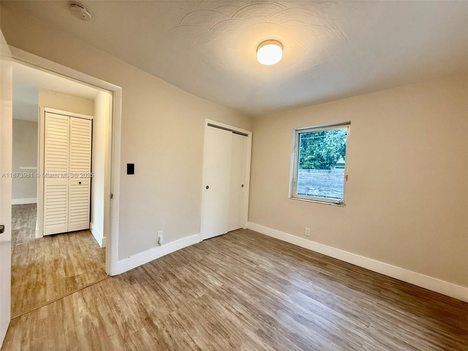 CRESTHAVEN NO 10 - Residential Lease