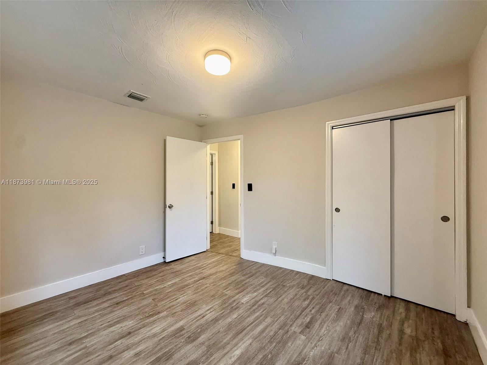 CRESTHAVEN NO 10 - Residential Lease