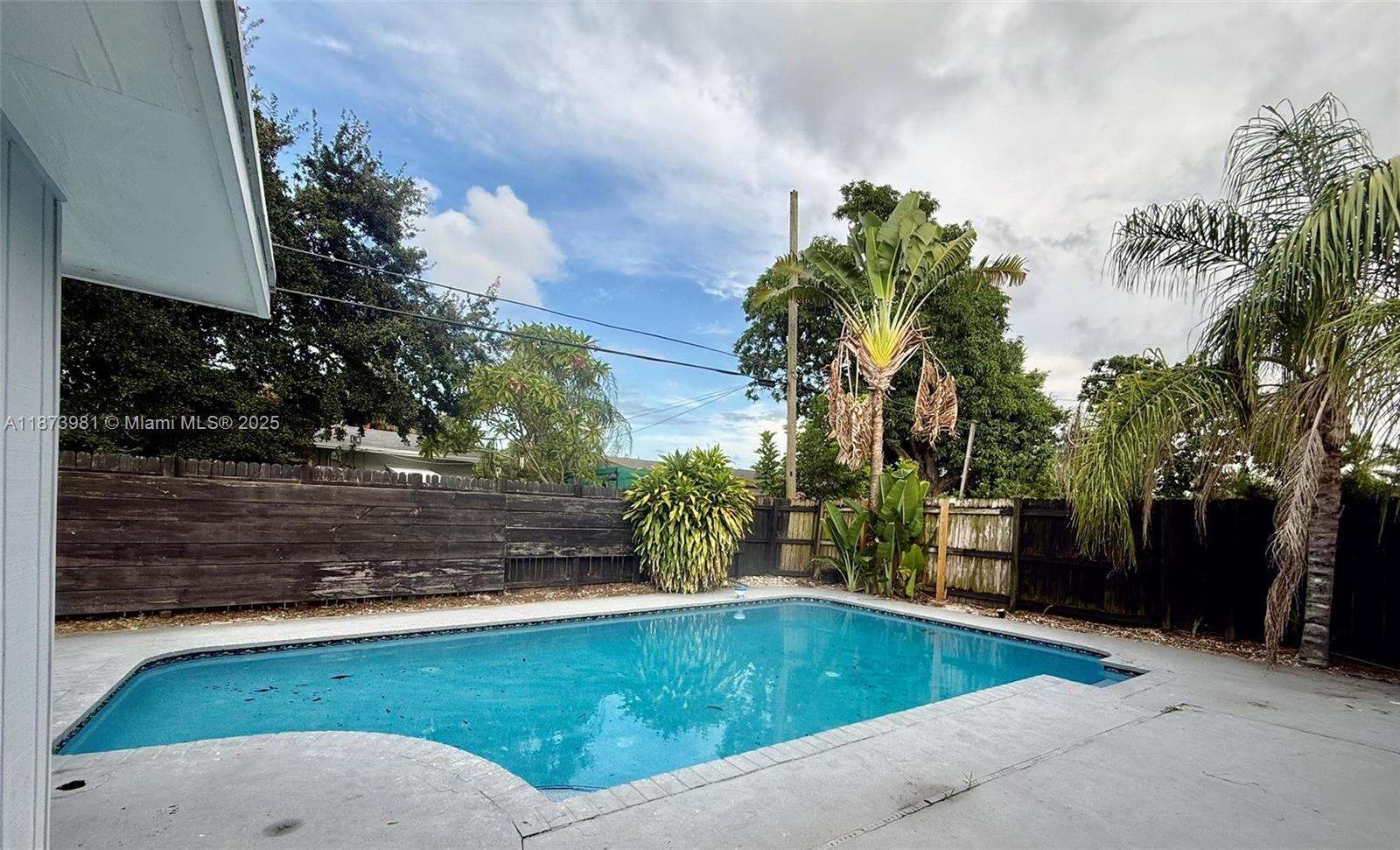 CRESTHAVEN NO 10 - Residential Lease