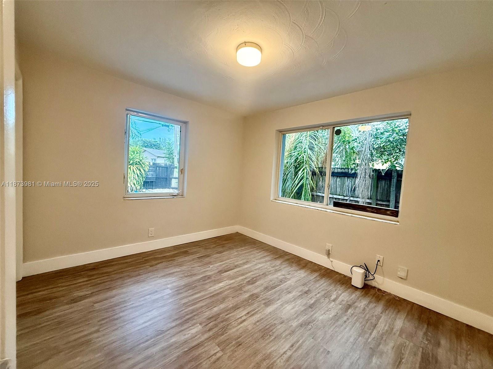 CRESTHAVEN NO 10 - Residential Lease