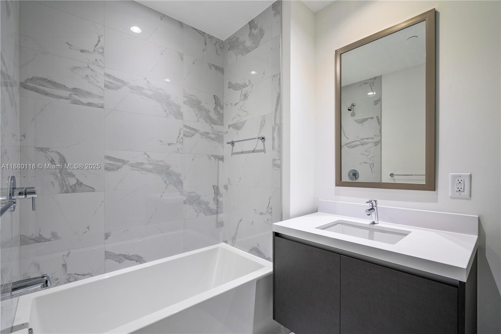 PARAMOUNT MIAMI WORLDCENT - Residential Lease