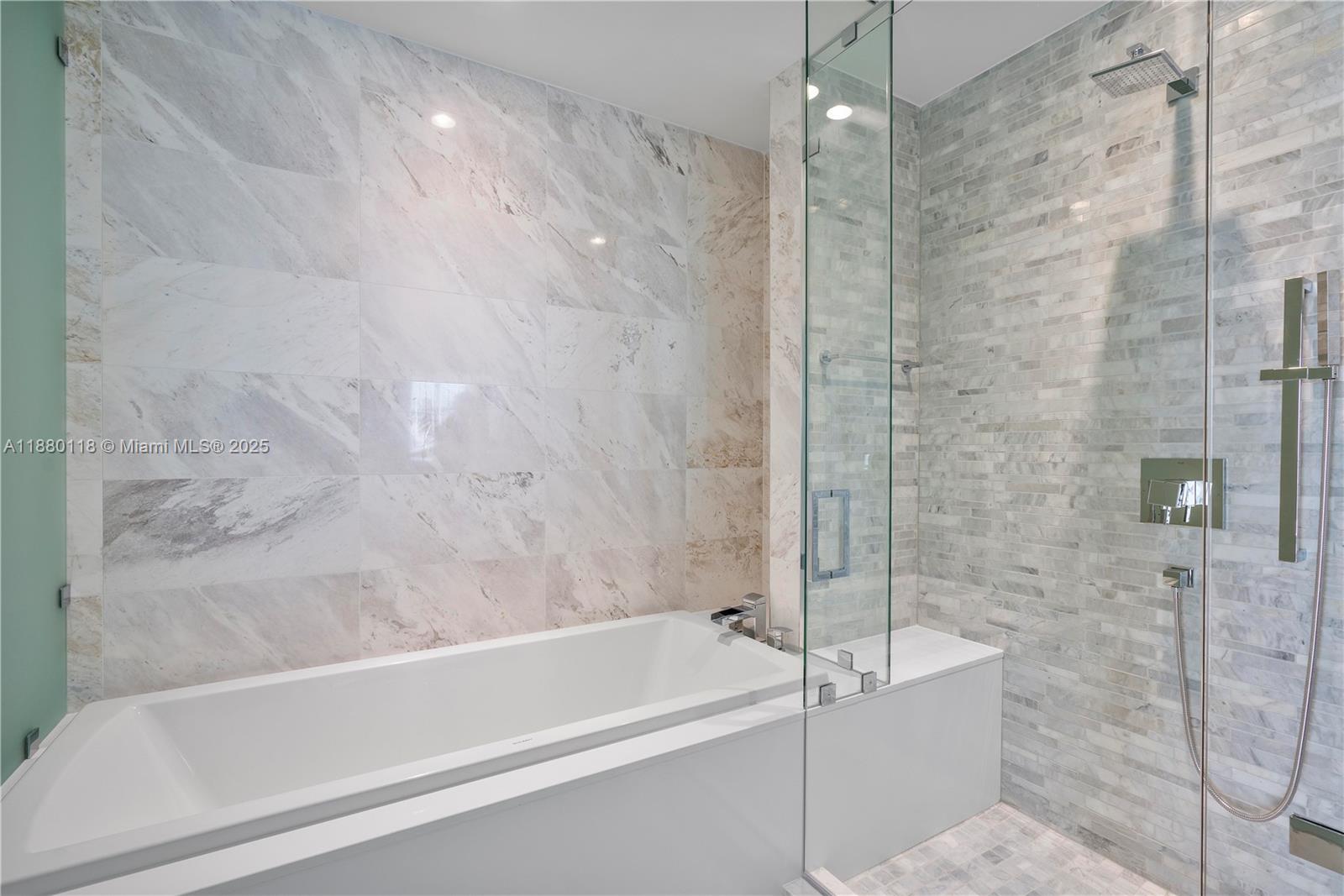 PARAMOUNT MIAMI WORLDCENT - Residential Lease