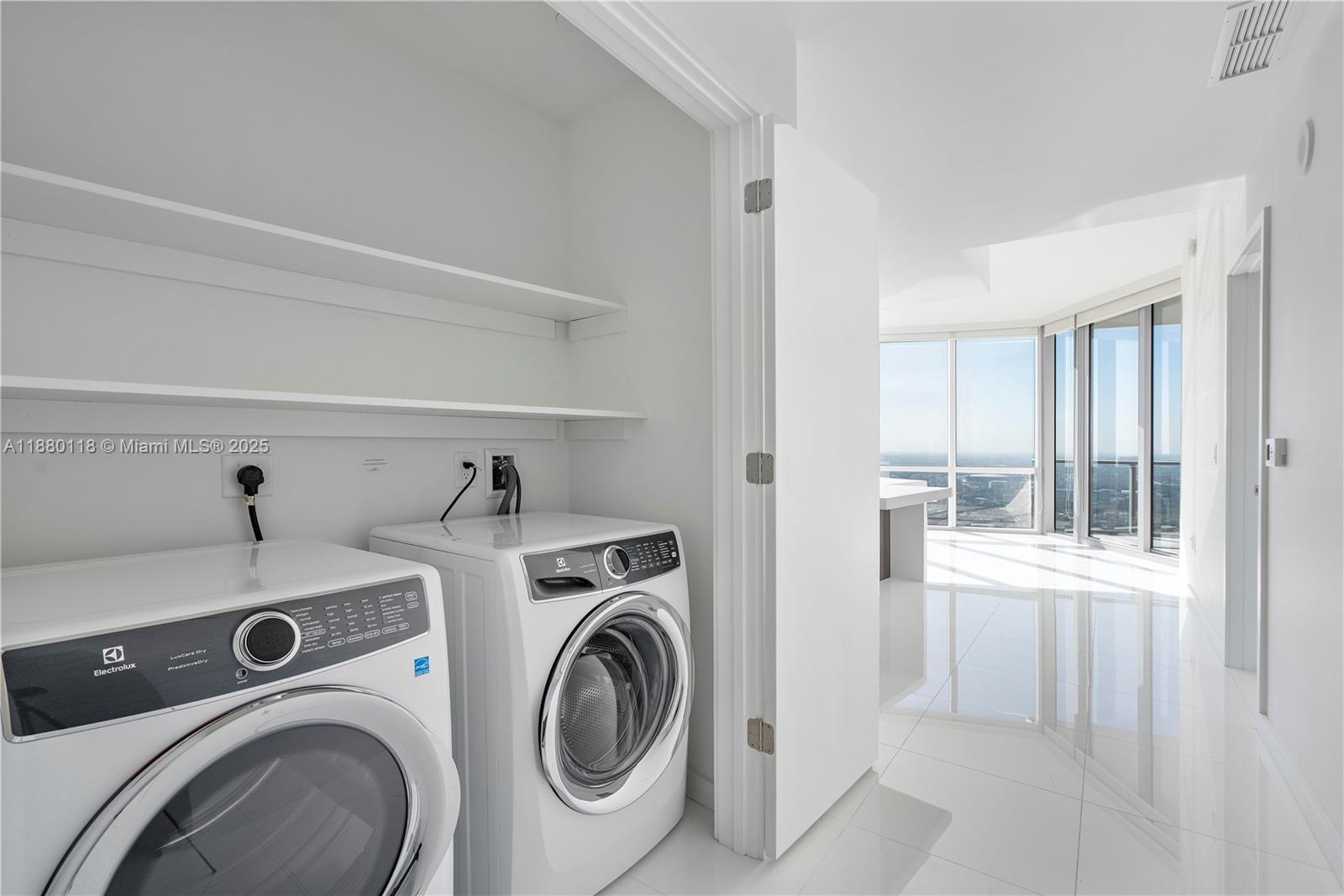 PARAMOUNT MIAMI WORLDCENT - Residential Lease