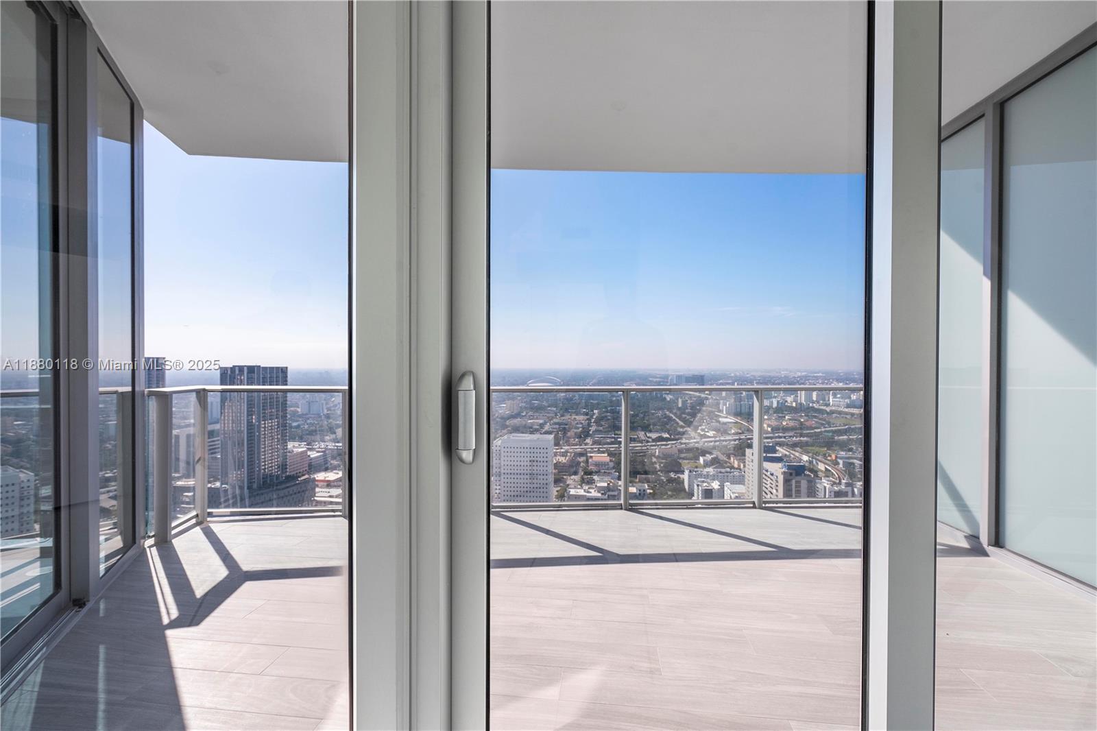 PARAMOUNT MIAMI WORLDCENT - Residential Lease