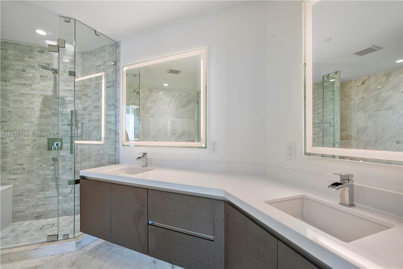 PARAMOUNT MIAMI WORLDCENT - Residential Lease