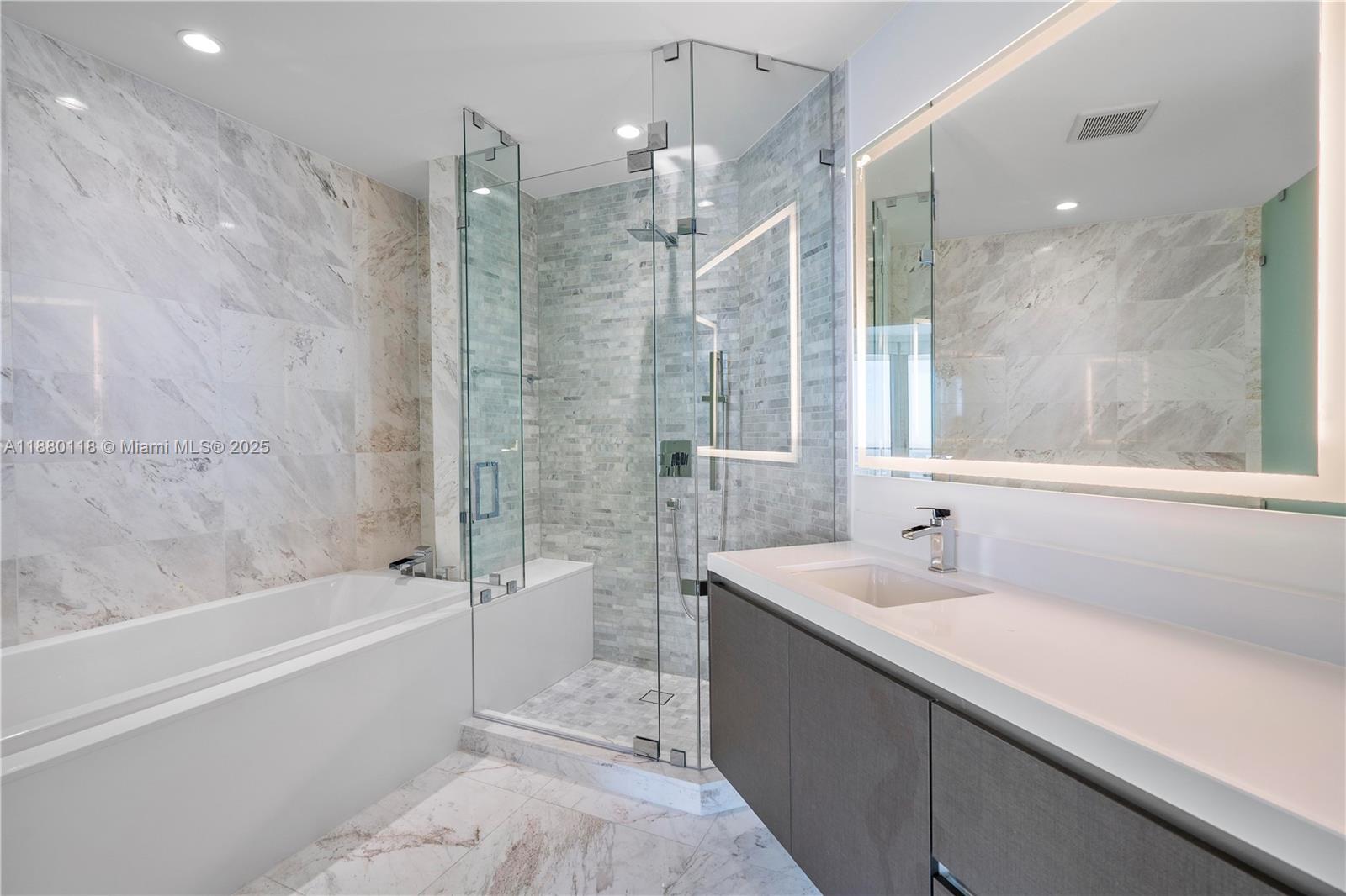 PARAMOUNT MIAMI WORLDCENT - Residential Lease