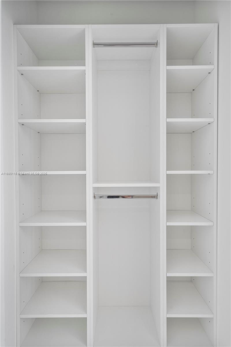 PARAMOUNT MIAMI WORLDCENT - Residential Lease