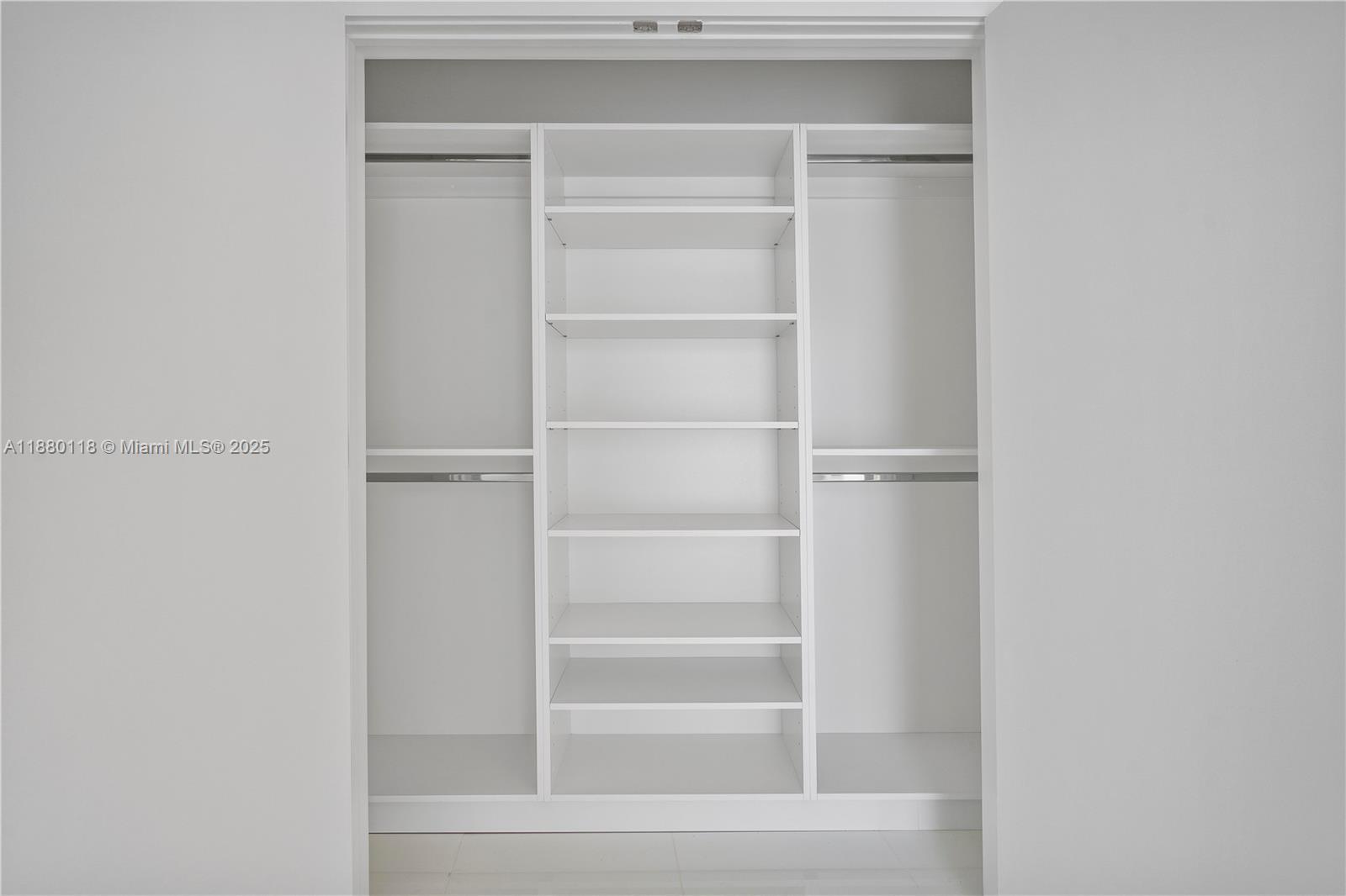 PARAMOUNT MIAMI WORLDCENT - Residential Lease