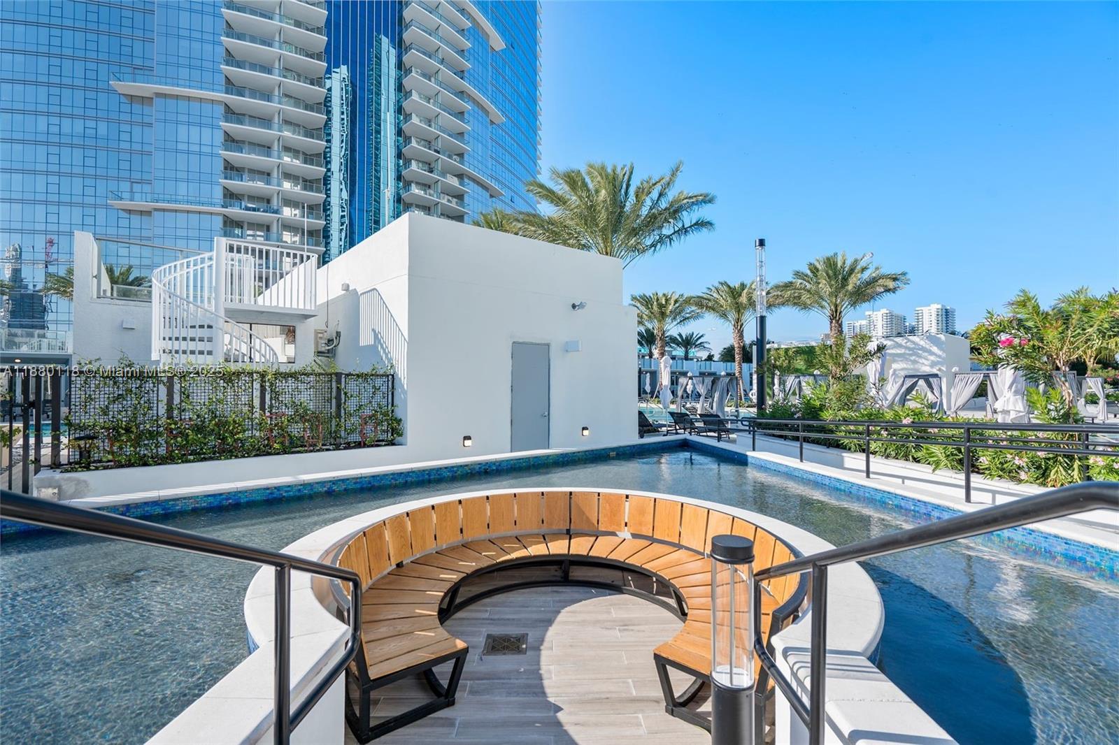 PARAMOUNT MIAMI WORLDCENT - Residential Lease