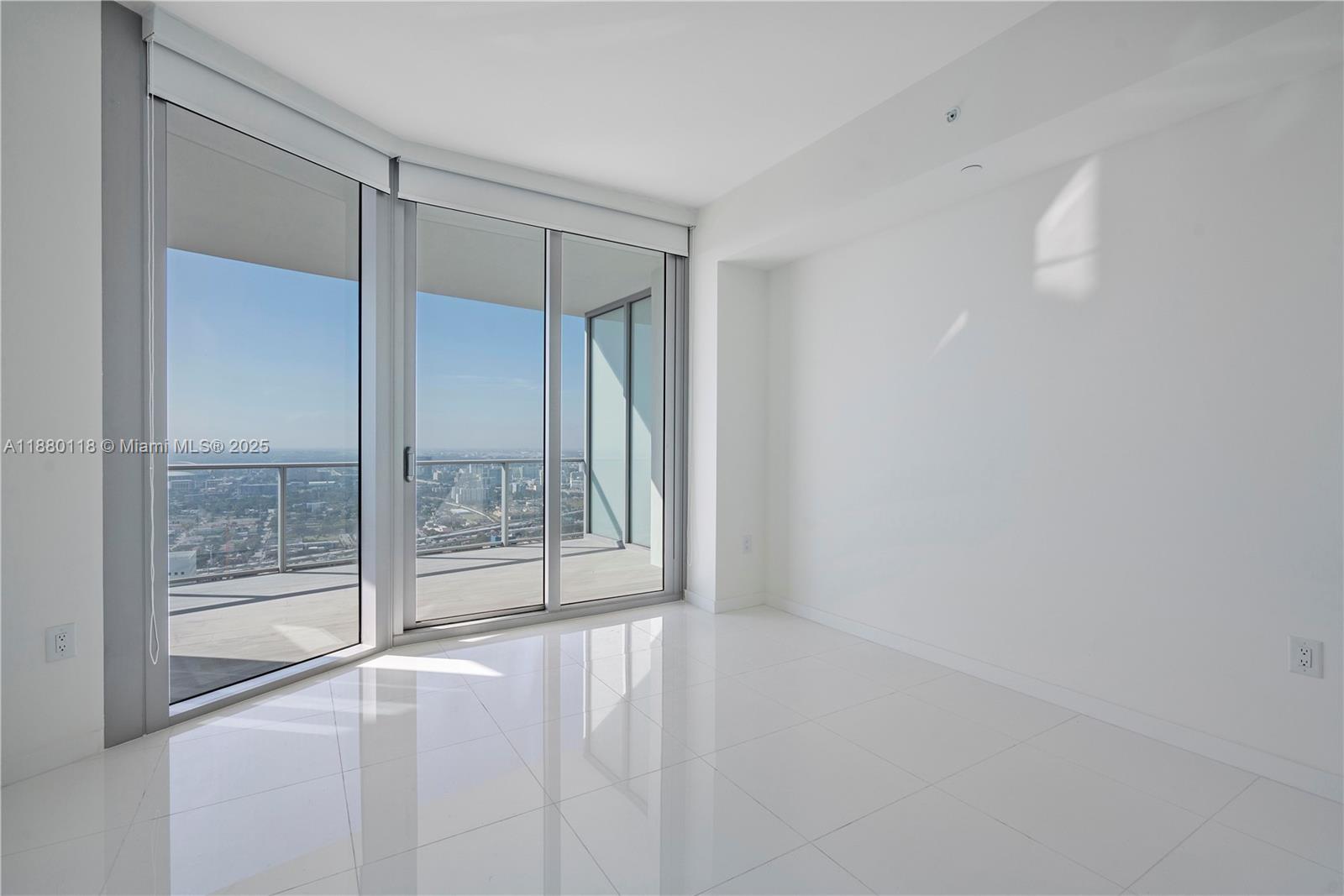 PARAMOUNT MIAMI WORLDCENT - Residential Lease