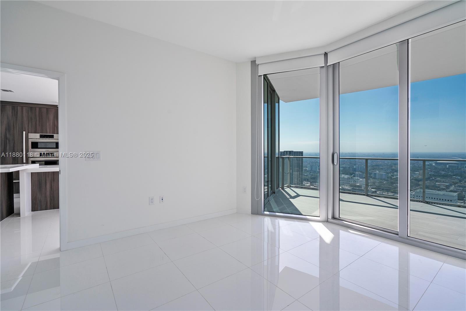 PARAMOUNT MIAMI WORLDCENT - Residential Lease